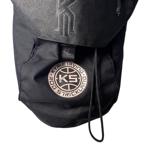 Nike Kyrie Irving Basketball Backpack – Black, Drawstring Top, Pre-Owned - Picture 5 of 11